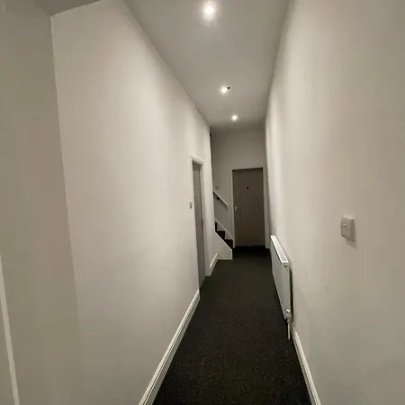 Pc Homes Room C Hyde Exterior photo