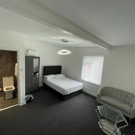 Pc Homes Room C Hyde Exterior photo